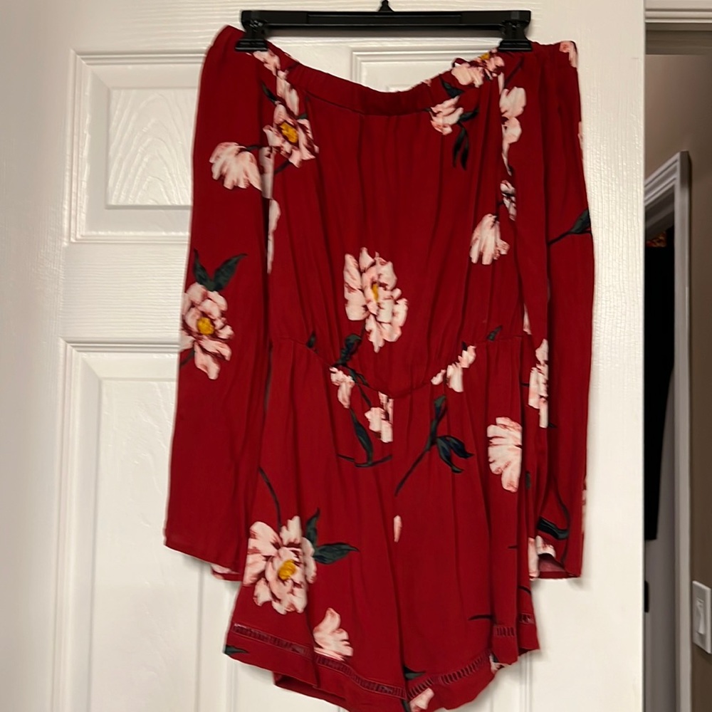 Kendall and Kylie jumper!  Super cute !!  Worn once.  So flattering! Size XS.